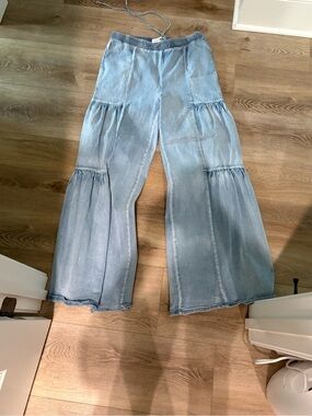Light Blue Tiered Wide-Leg Women’s Jeans